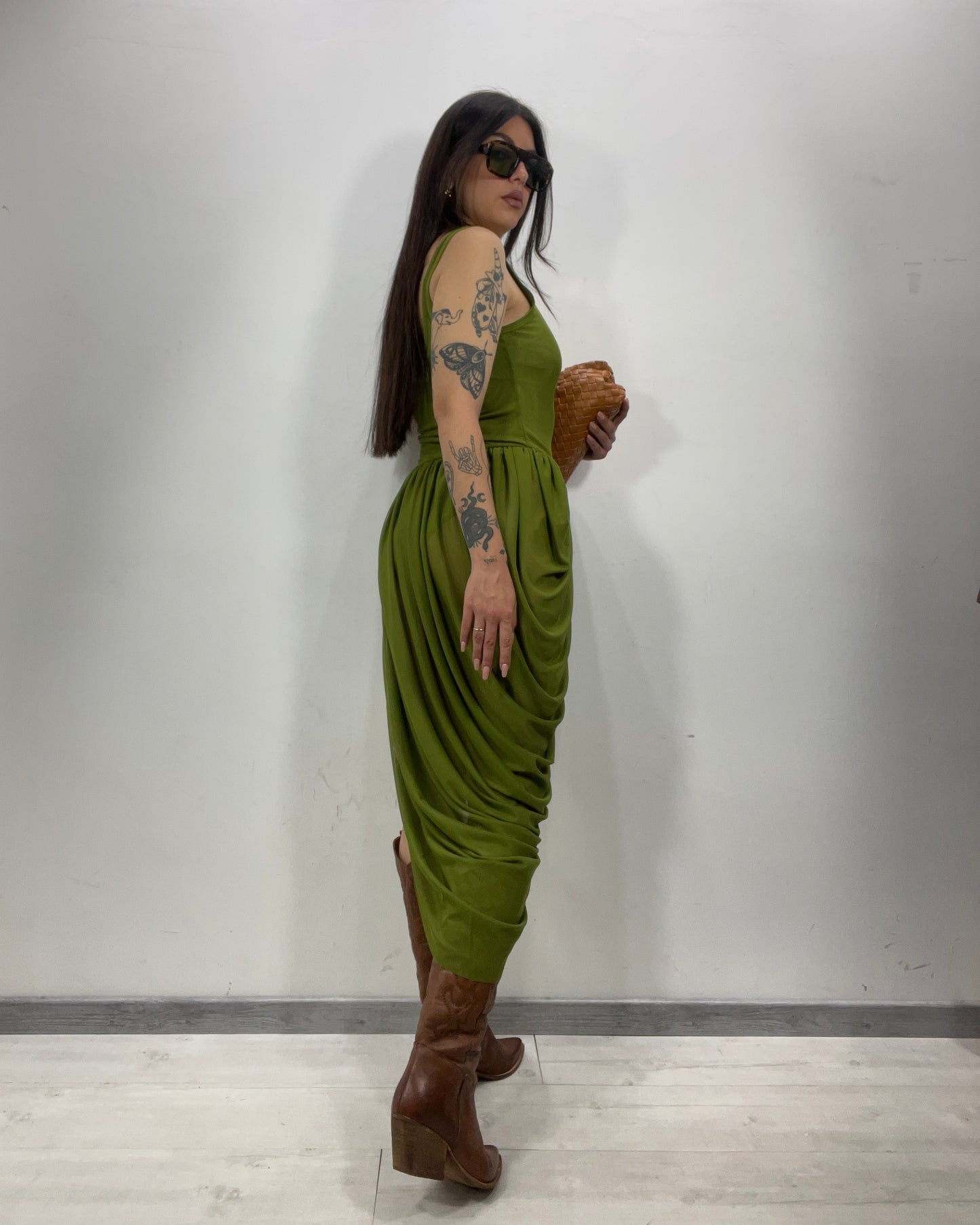 Abito in tulle e drappeggio olive green