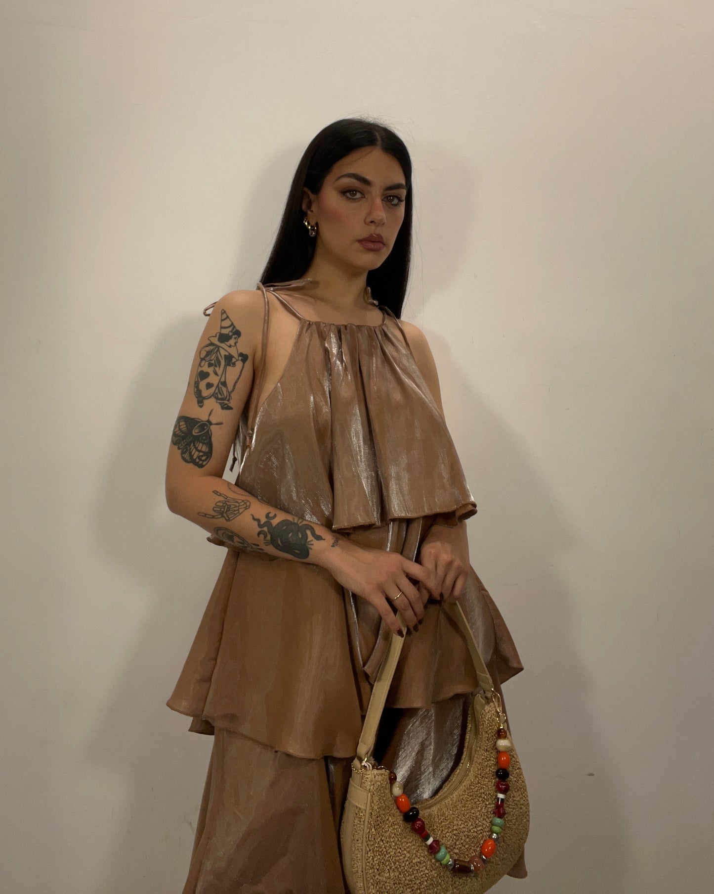 Abito a balze caramello