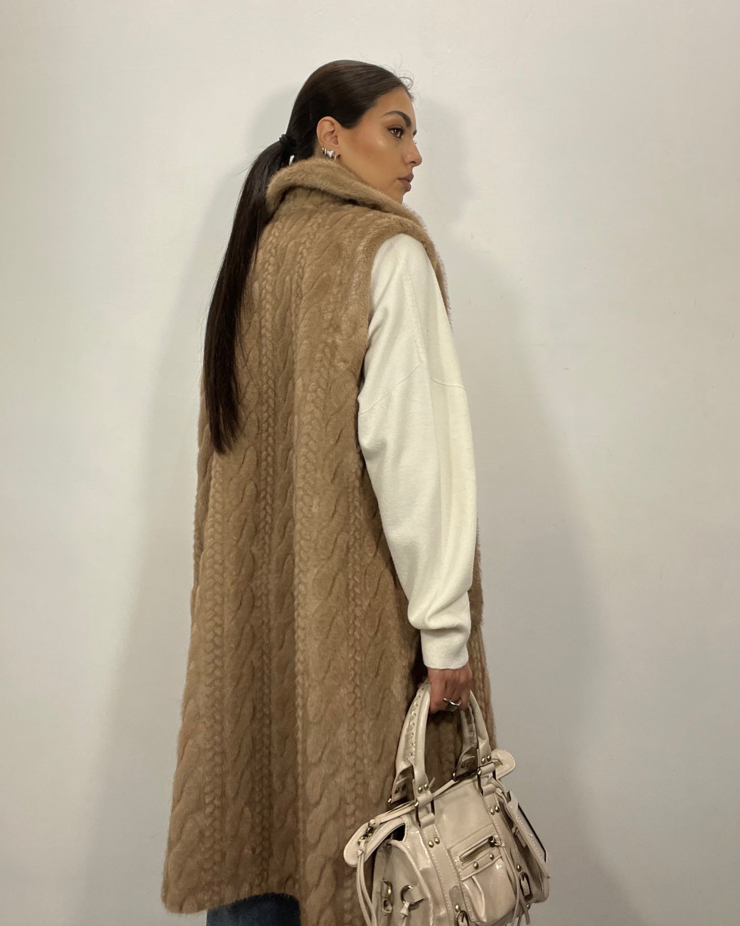 Smanicato ecopelliccia trecce