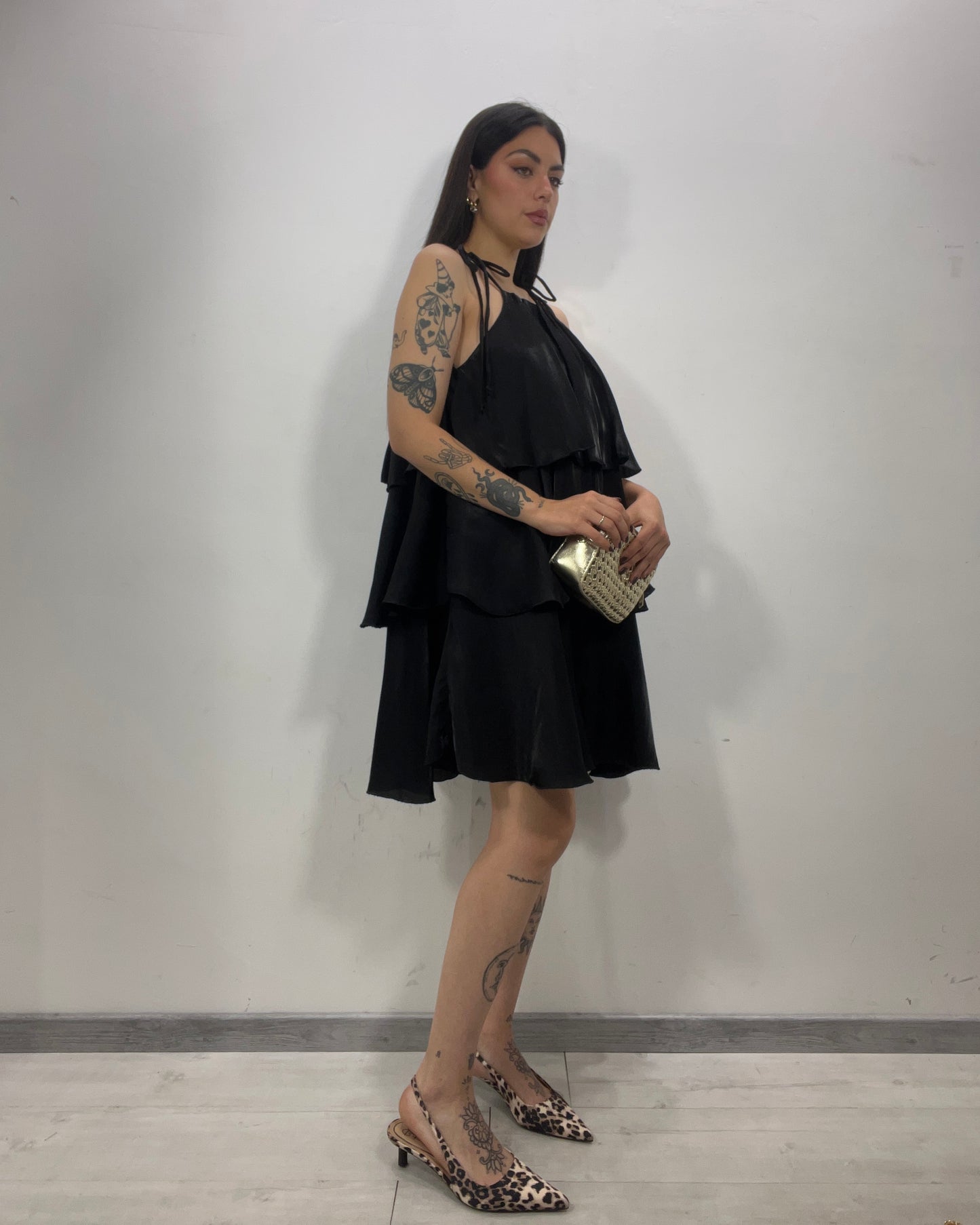 Abito a balze nero