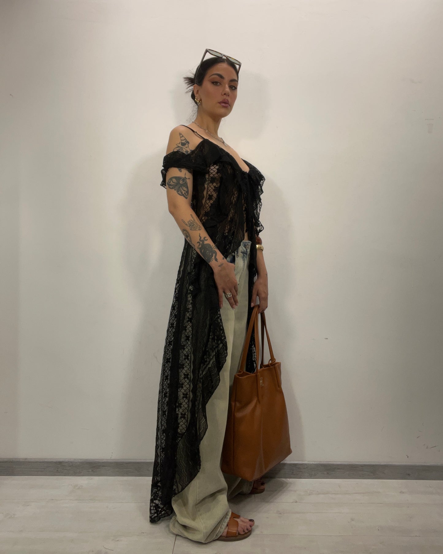 Top in pizzo nero