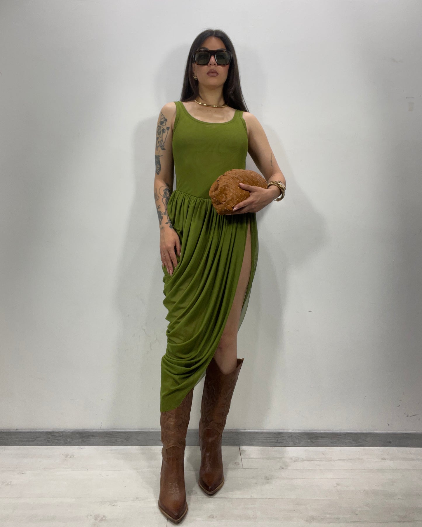 Abito in tulle e drappeggio olive green