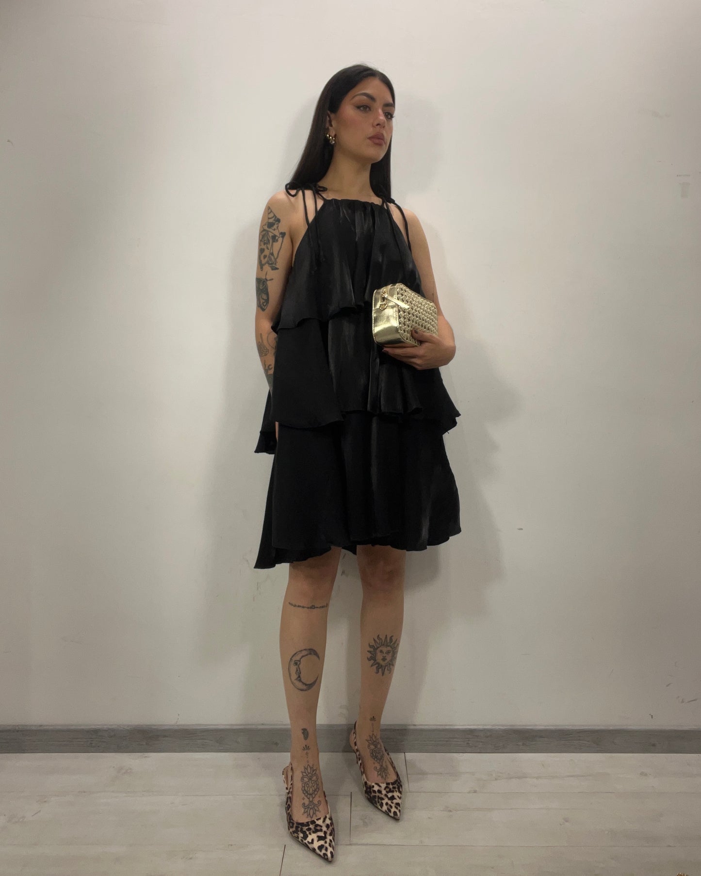 Abito a balze nero