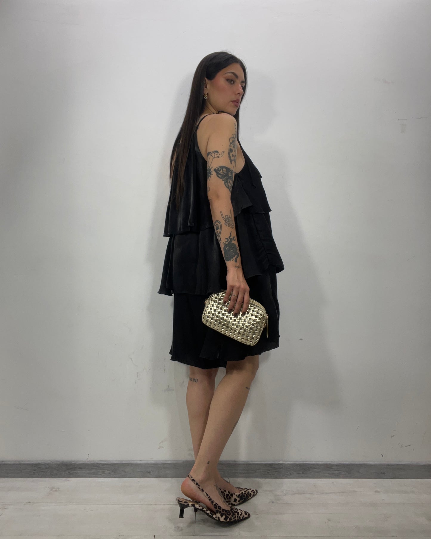 Abito a balze nero
