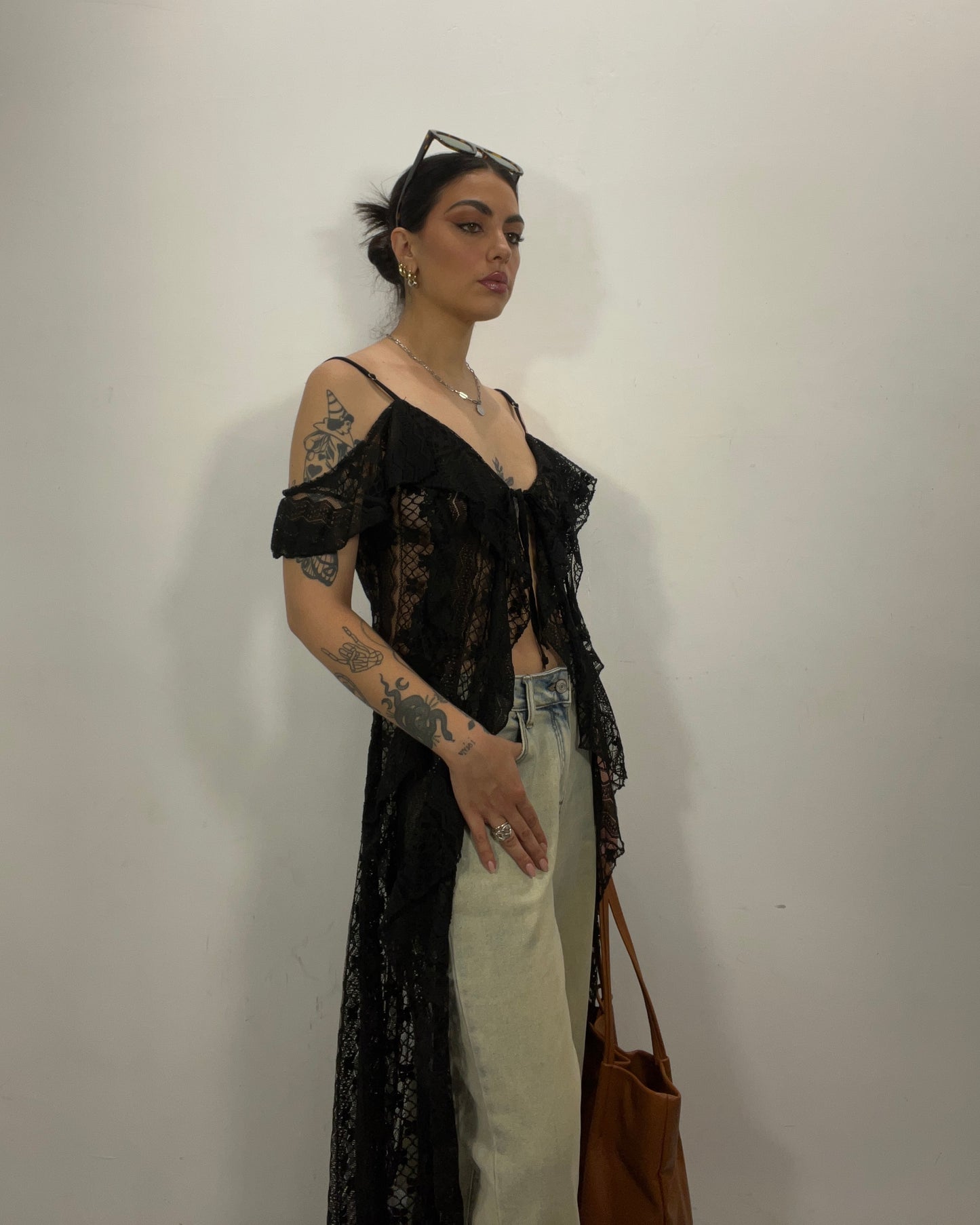 Top in pizzo nero