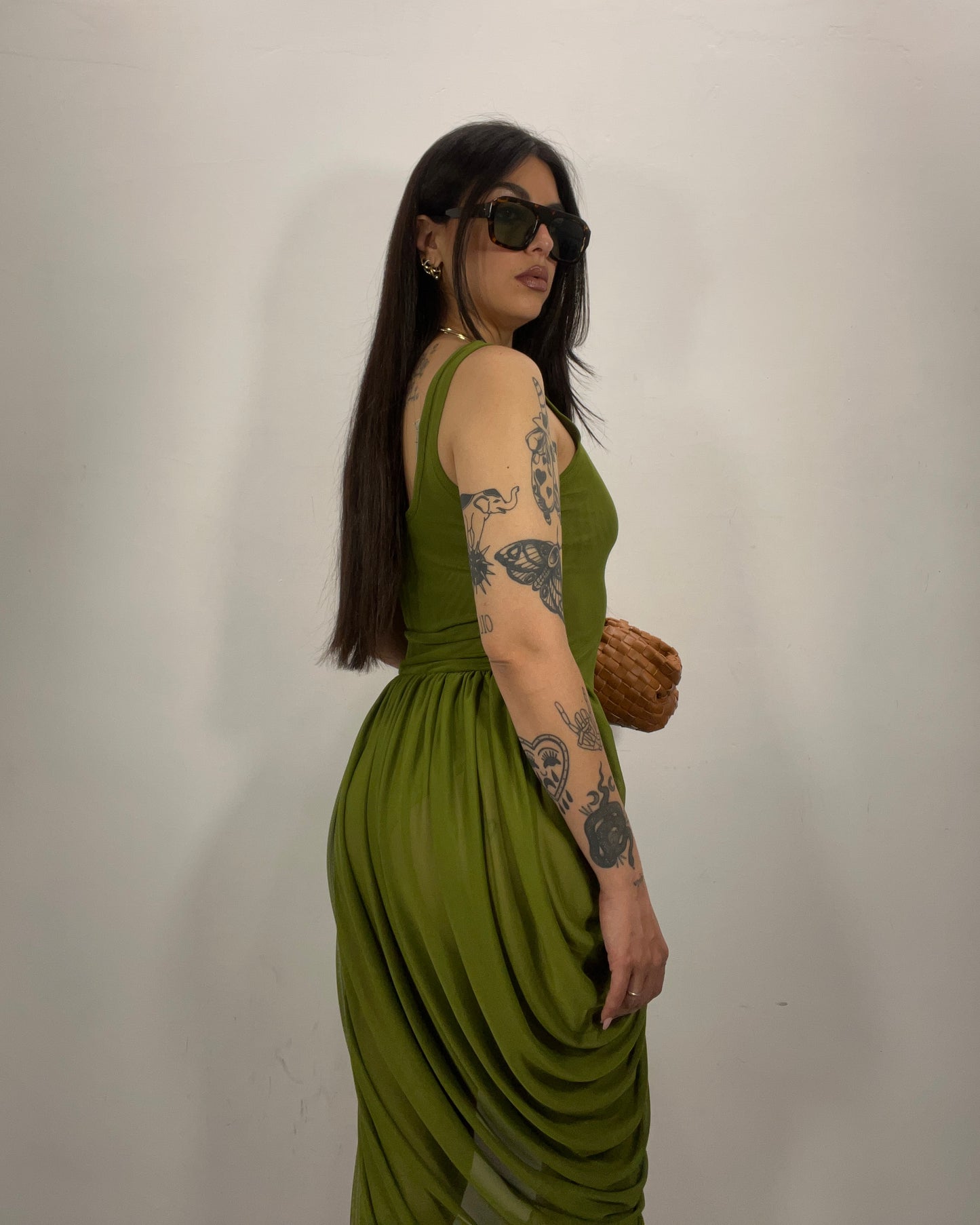 Abito in tulle e drappeggio olive green